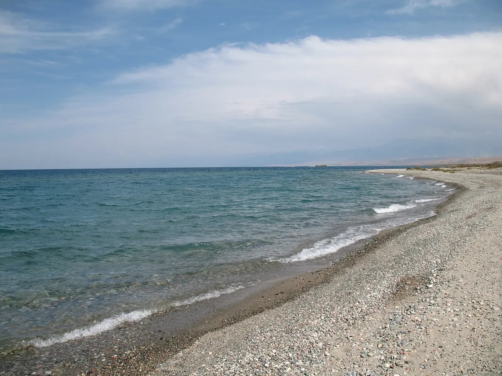 Issyk-Kul South Shore Aug 2006.JPG