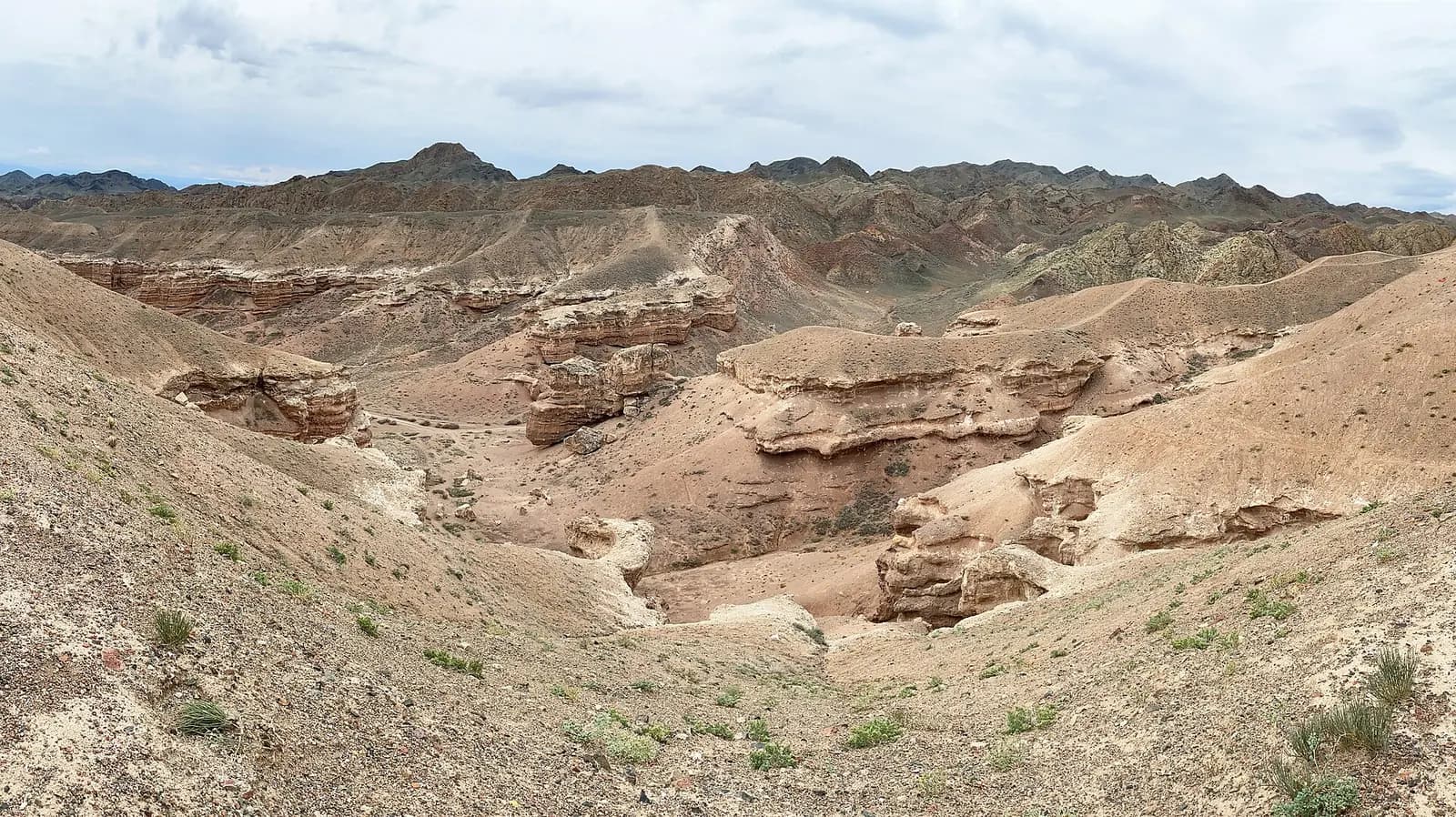 Charyn Canyon, Kazakhstan 01.jpg