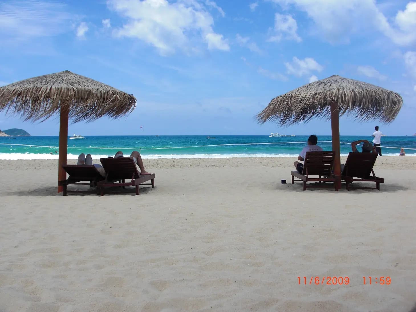 Hainan island, Sanya town, the beach near to Cactus Resort - panoramio.jpg