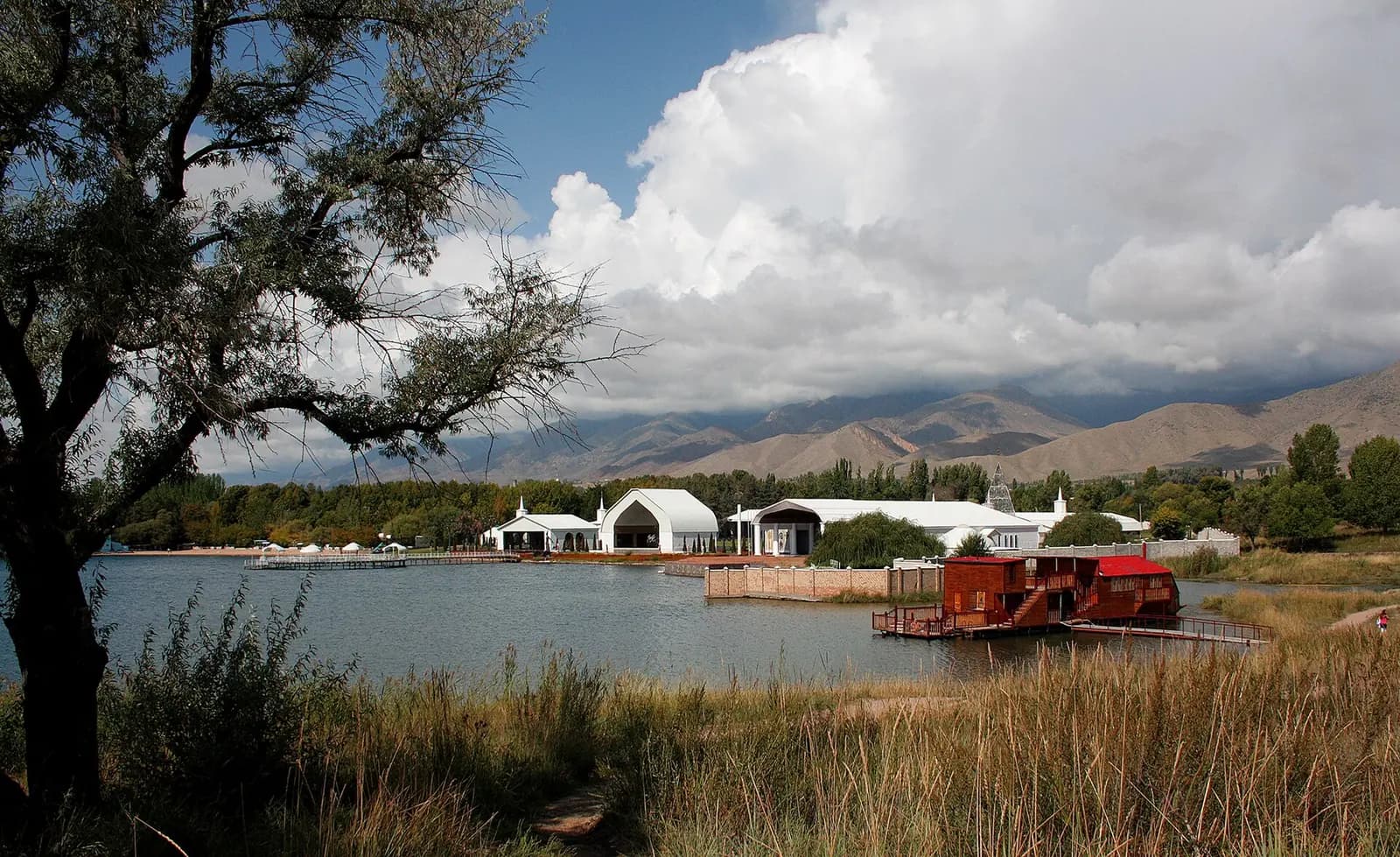 Lake Issyk-Kul, Cholpon-Ata, Kyrgyzstan (6170033784).jpg