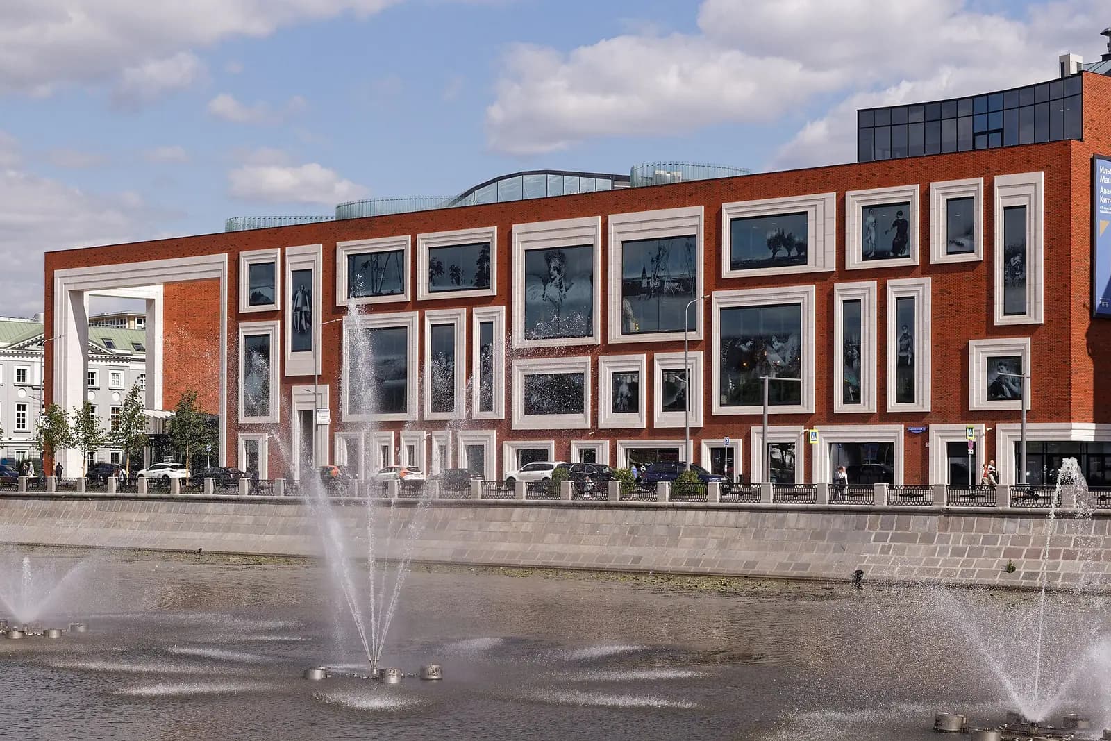 Moscow, Kadashevskaya Embankment, new Tretyakov Gallery building June 2025 01.jpg