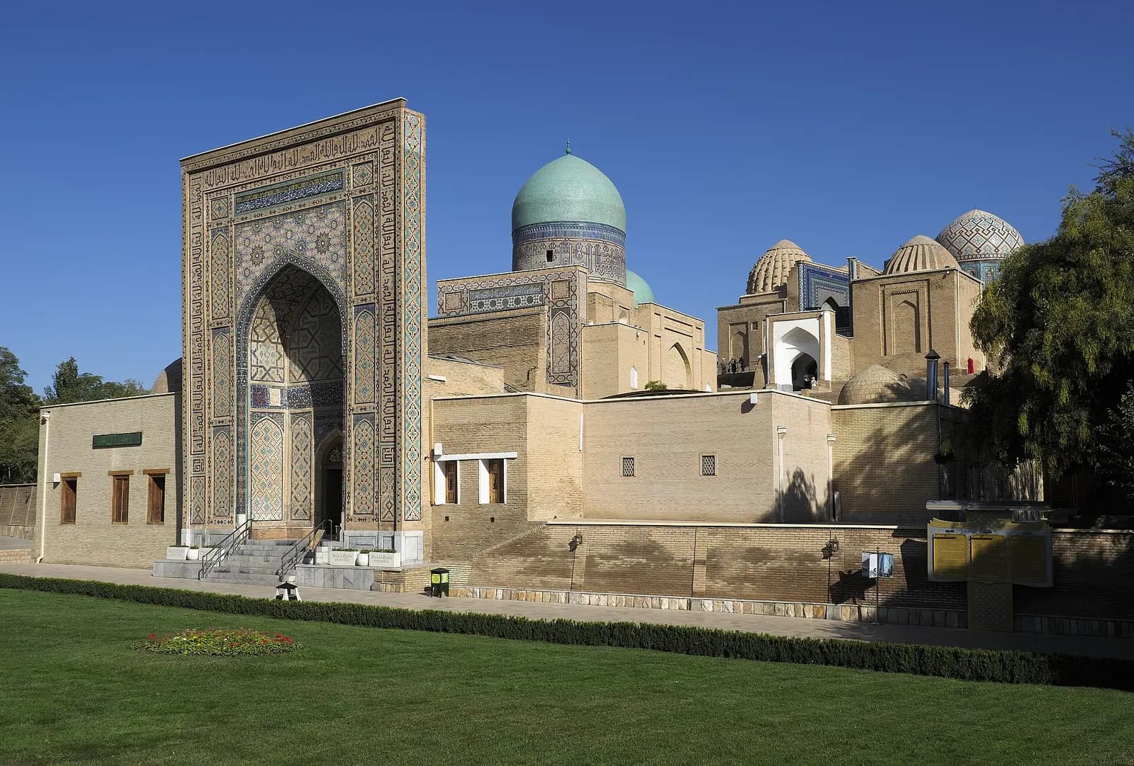 Shah-i-Zinda, Samarkand (Shohi-Zinda majmuasi, Samarqand, Шахи Зинда).jpg